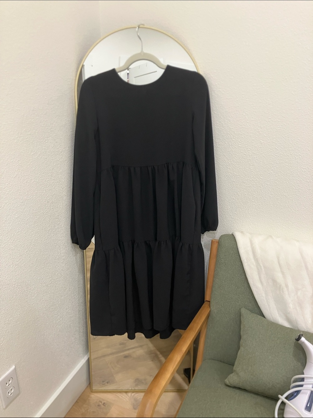 Women's Black Tiered Long Sleeve Dress